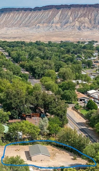 Building Photo - 615-633 33 Rd