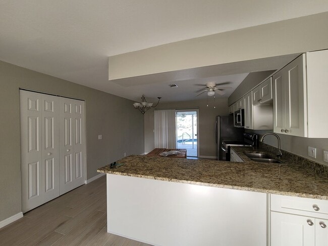 Building Photo - Duplex with pool for rent