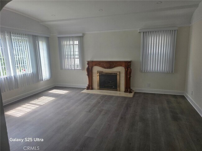 Foto del edificio - 521 E Valencia Ave