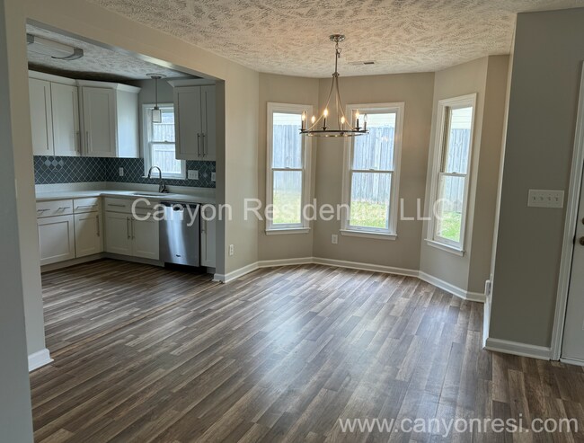 Foto del edificio - Recently Renovated 3 Bedroom Beautiful Home!
