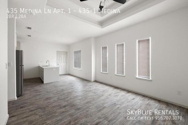 Foto del edificio - 435 Medina Drive Service Rd