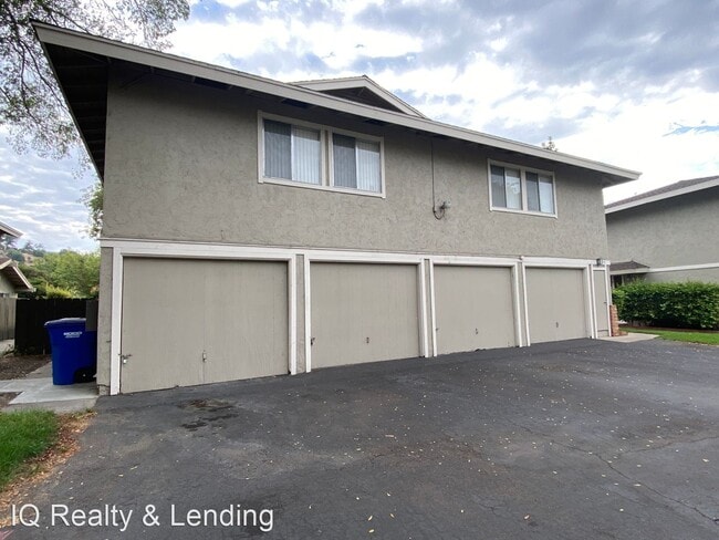Building Photo - 2 br, 1.5 bath House - 935 Jamacha Rd Unit B