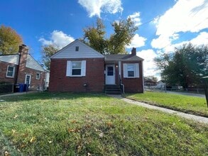 Building Photo - 1004 N New Florissant Rd