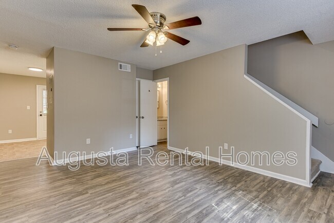 Foto del edificio - 138 Chalet N Blvd