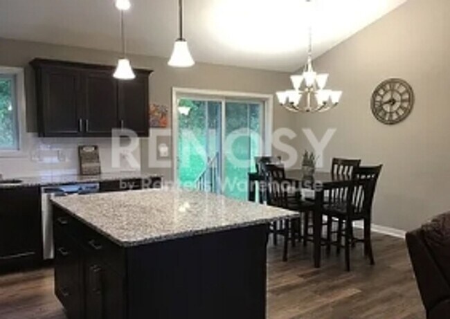 Foto del edificio - 3453 Ridgeline Dr SE
