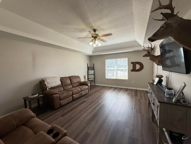 Foto del edificio - 107 White Tail Ln