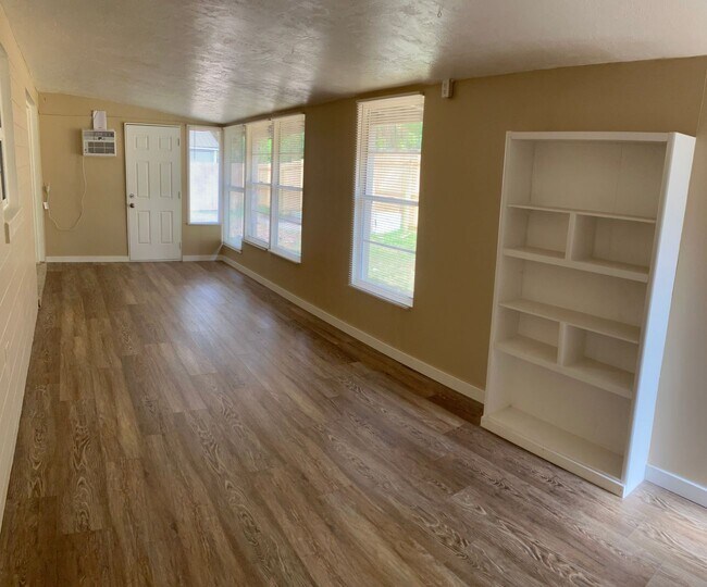 Foto del edificio - 3 bed 2 bath Home