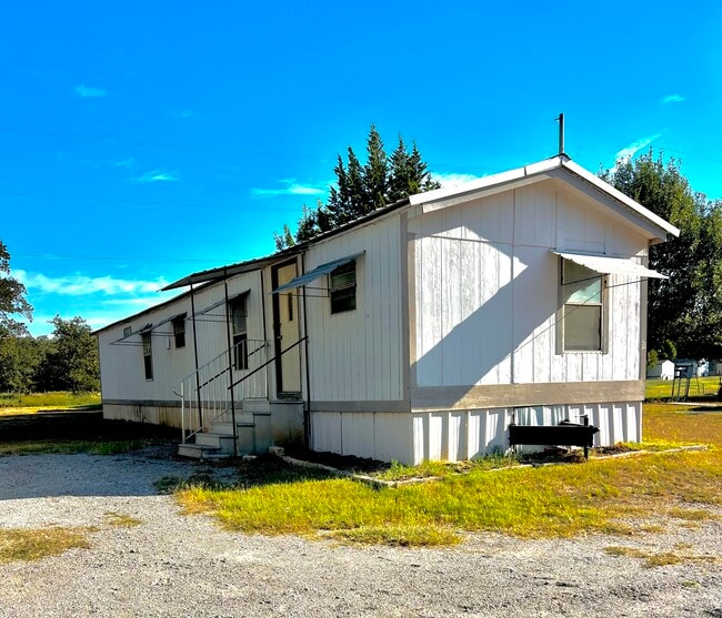 Building Photo - 300 Murls Lake Rd