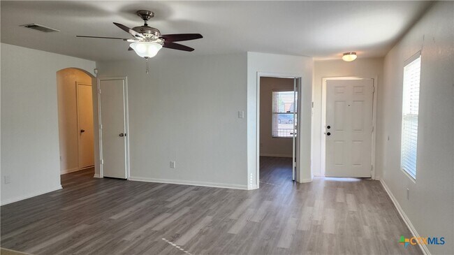 Foto del edificio - 223 Avrshire Ln