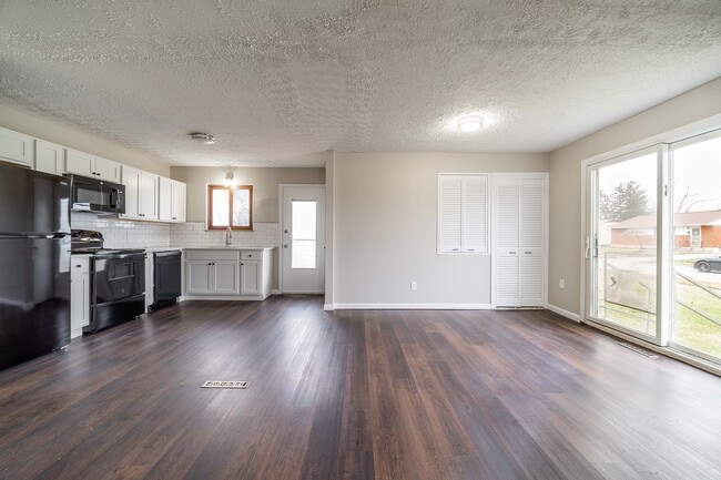 Building Photo - 1205 Lawrence Dr
