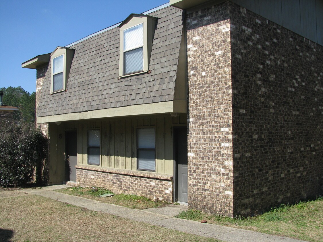 60 Hillcrest Dr, Hattiesburg, MS 39402 Townhome Rentals in