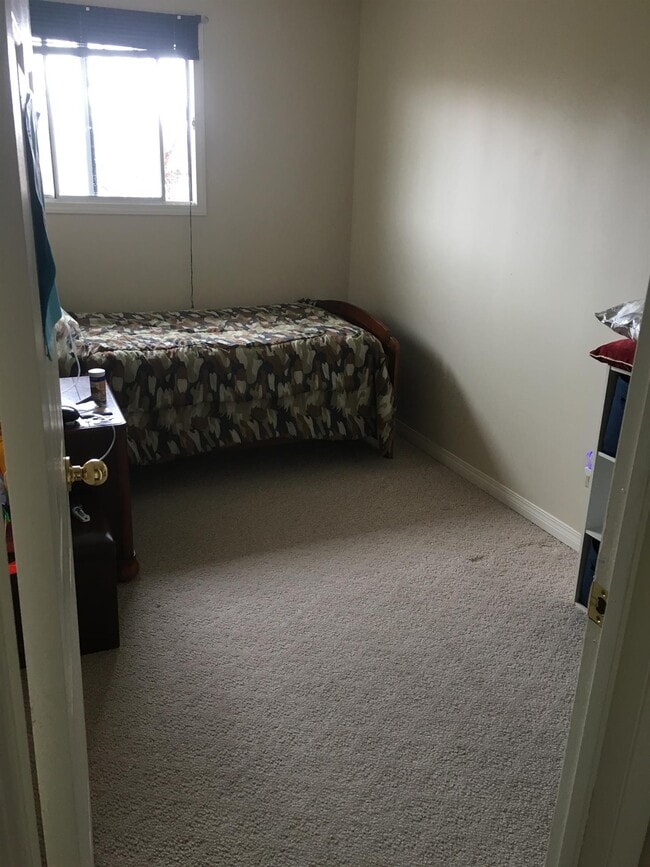 Building Photo - 3 Bed 1.5 Bath Unit in Didsbury, AB