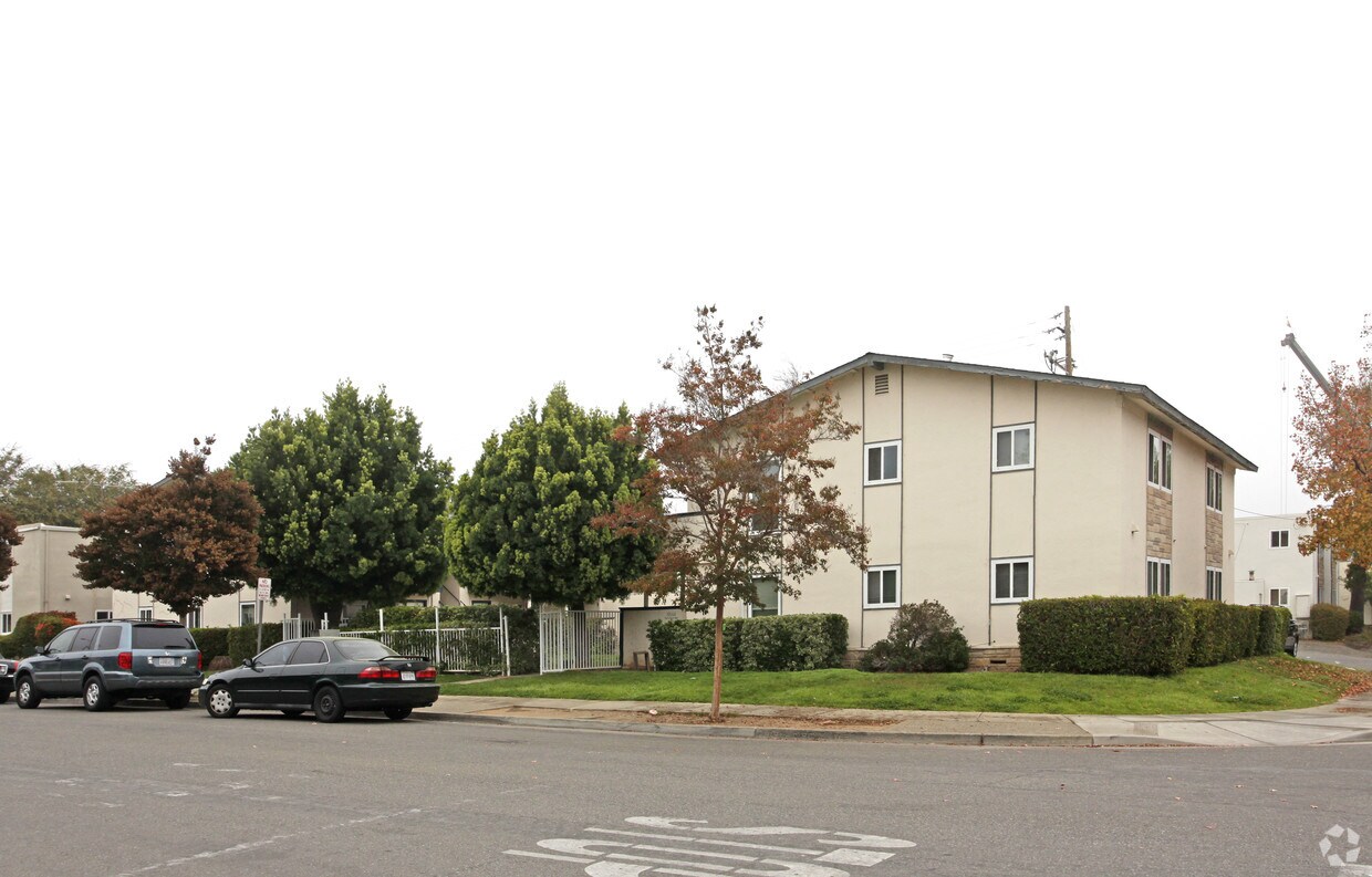 Primary Photo - 10160-10162 Park Cor W