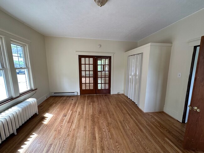 Building Photo - Newly renovated 2 Bedroom Apartment.