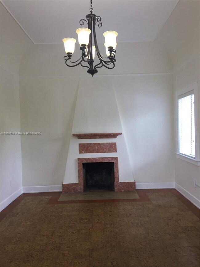 Foto del edificio - 1662 SW 12th St