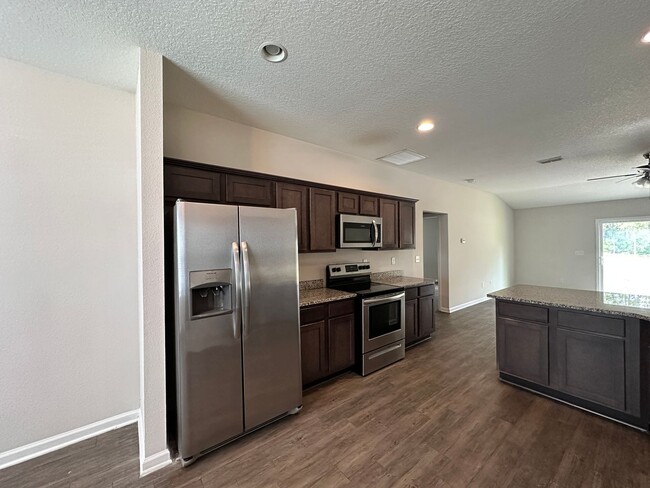 Building Photo - Four Bedroom Home on Belfort Rd.