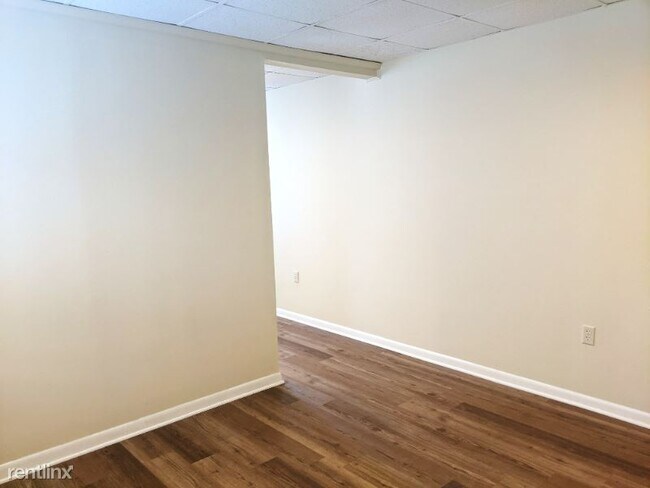 Building Photo - 1 br, 1 bath Condo - 2376 Madison Rd