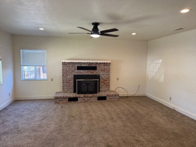 Foto del edificio - Cozy 3-Bedroom Home for Rent in Tracy!
