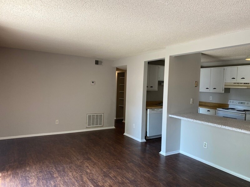 Foto principal - 3144 Central Ave