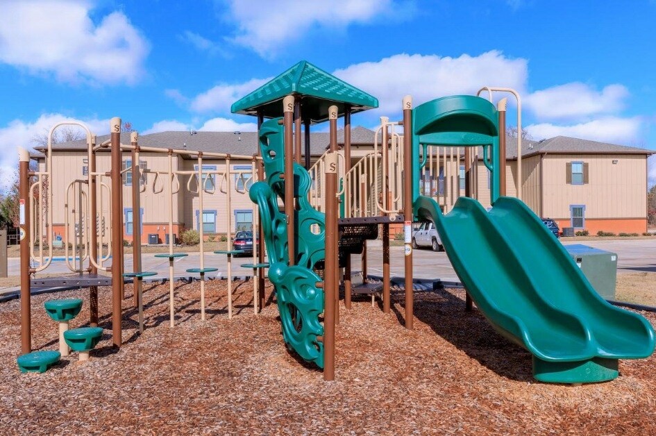 Área de juegos para niños - Madison Oaks Apartments
