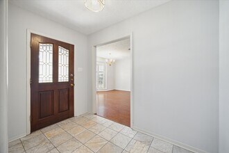 Building Photo - 8730 Cedarspur Dr