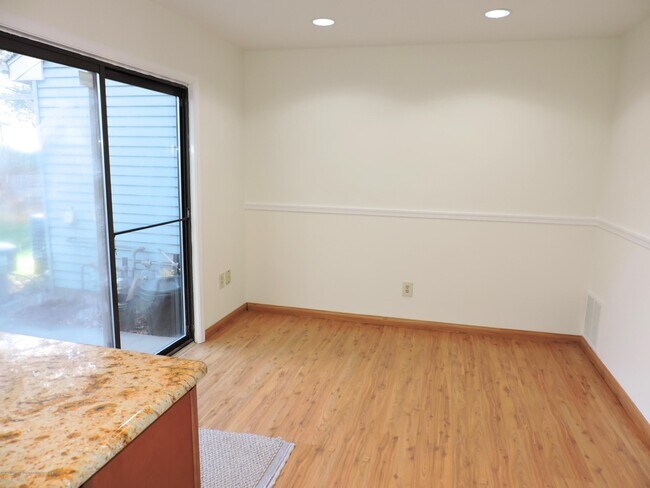 Building Photo - 13 Interlaken Ct