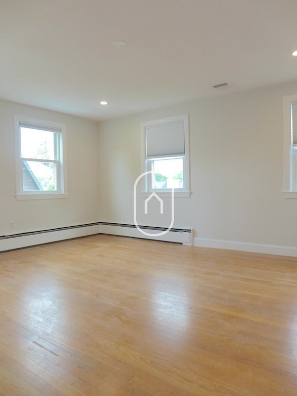 Building Photo - 20 Eastburn St