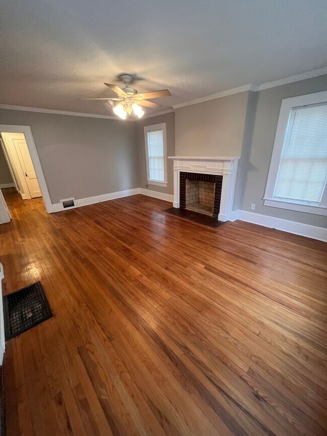 Building Photo - 2 Bedroom 1 Bath ~ Off Mills Ave