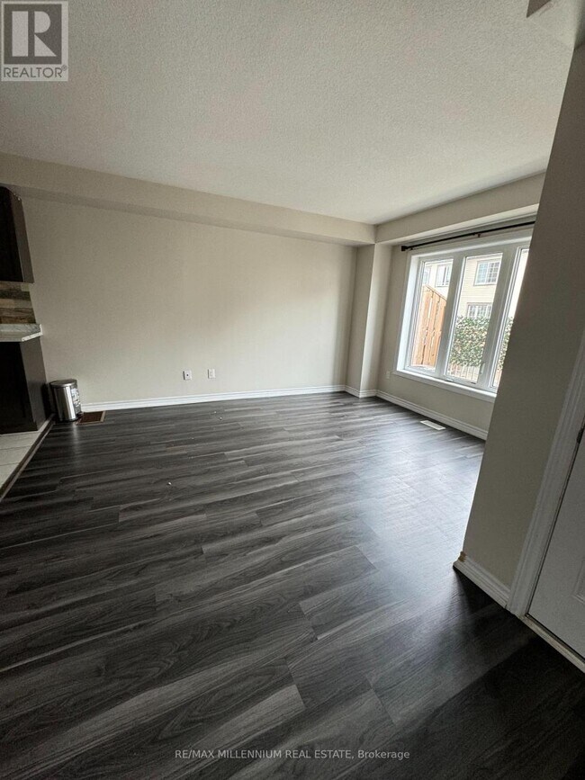 Photo du bâtiment - 458 Linden Dr