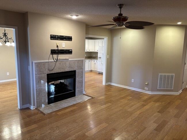 Building Photo - 480 Spring Lake Dr