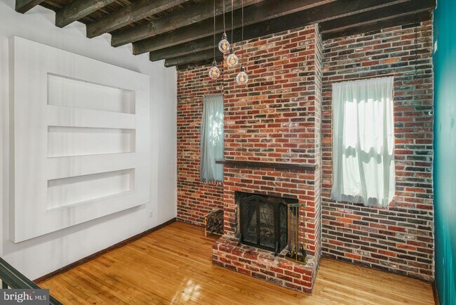 Building Photo - 2553 Meredith St