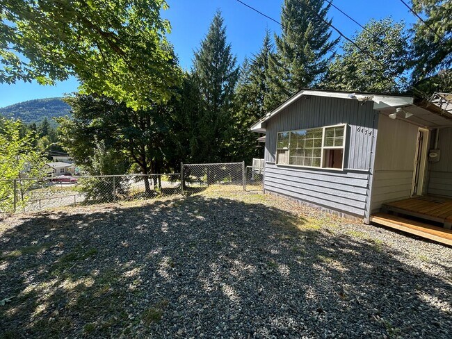 Foto del edificio - Two Bedroom One Bathroom House for Rent with Large Yard