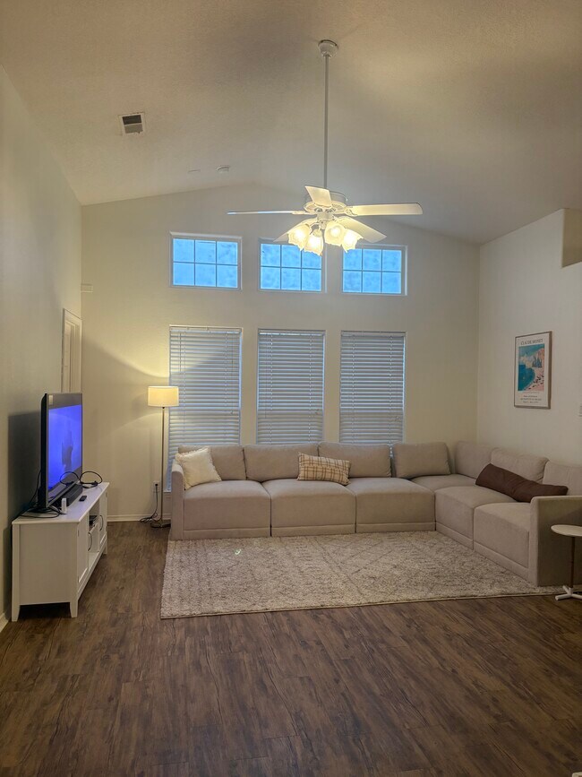Foto del edificio - 6639 Charwood Rd NW