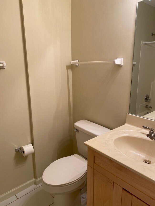 Foto del edificio - Very well kept condo in Lytchfield off All...