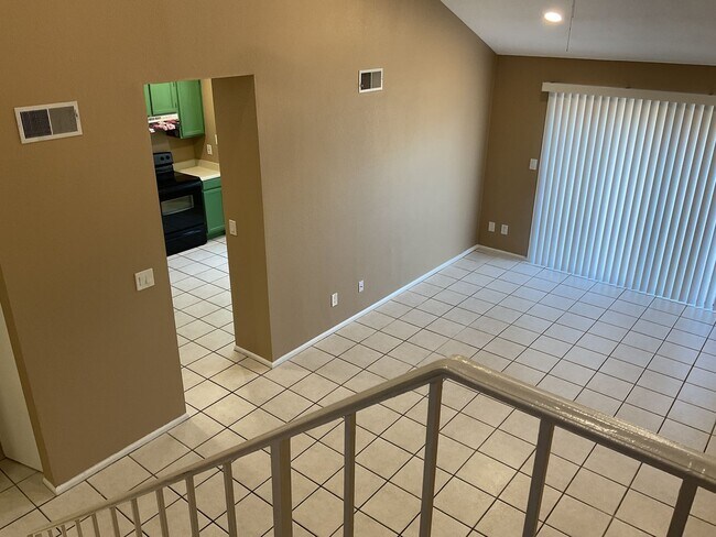 Foto del edificio - Spacious Townhouse near McKellips & Lindsay across from Community Pool