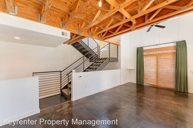 Building Photo - 1 br, 2 bath House - 1601 E 5th St #206