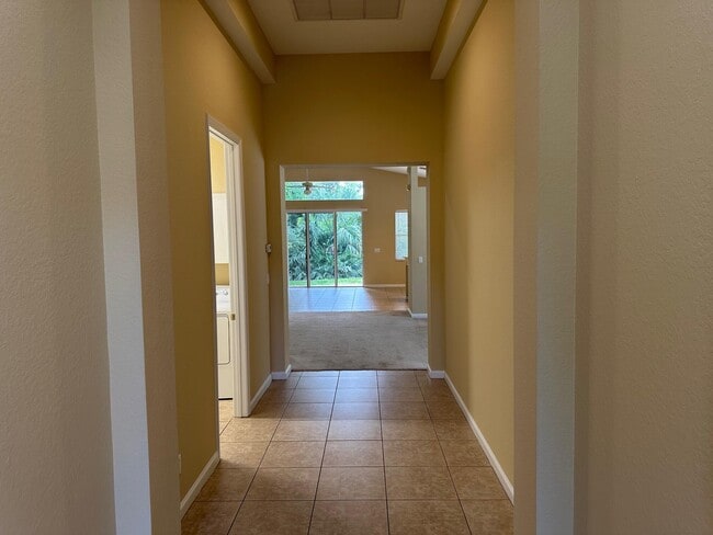 Building Photo - 1148 SE Fleming Way