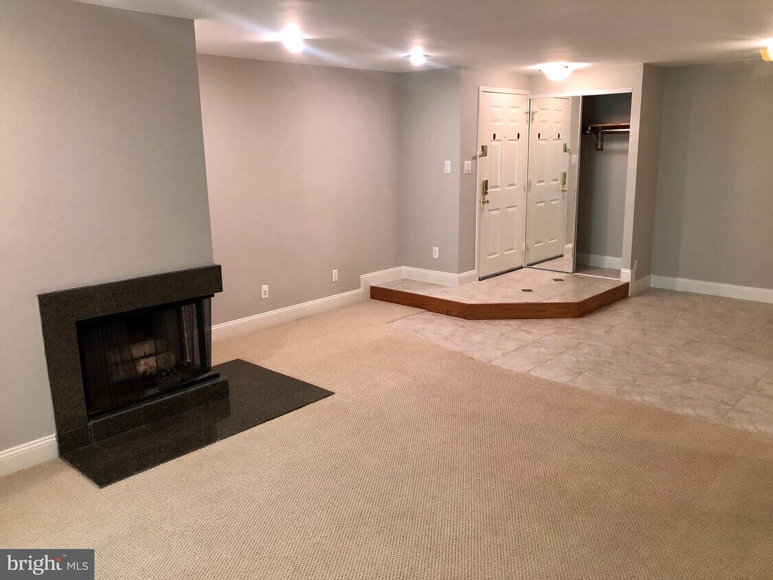 Foto principal - 5906 Cove Landing Rd