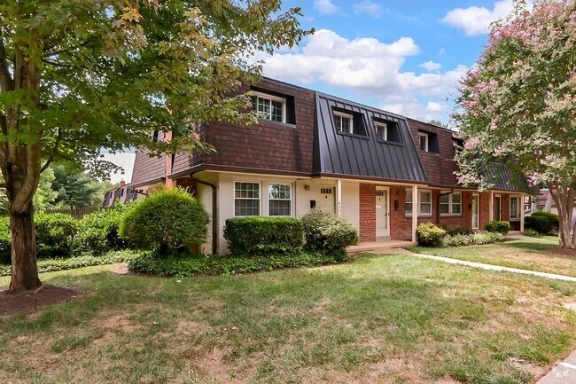 Building Photo - 453 Hampton Ct