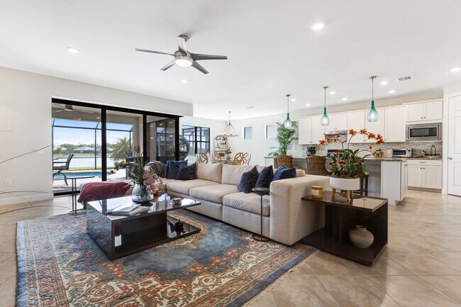 Foto del edificio - ** WINDING CYPRESS ** 3 BED + DEN / 3 BATH - POOL HOME - TURNKEY - SHORT TERM OR SEASONAL RENTAL