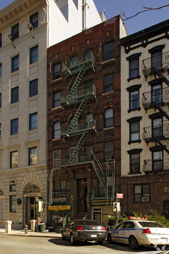 Foto principal - 325 E 5th St