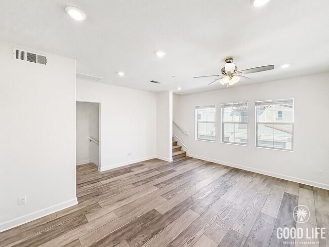 Foto del edificio - Stunning 3B/3BA Townhome in Oceanside!