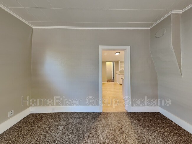Foto del edificio - 1834 E 6th Ave