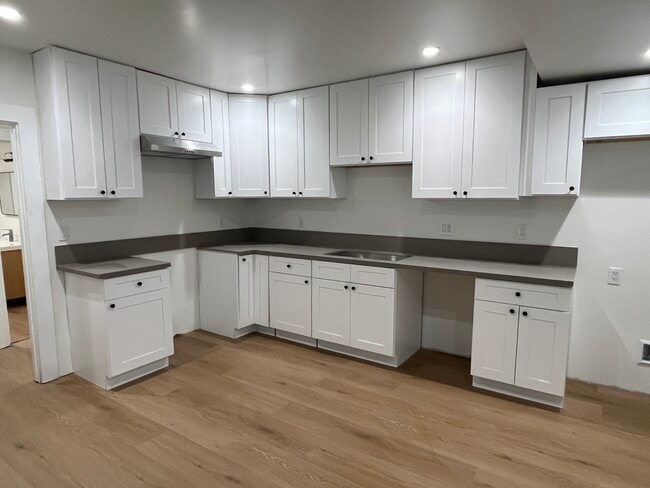 Building Photo - 2709 N Arrowhead Ave