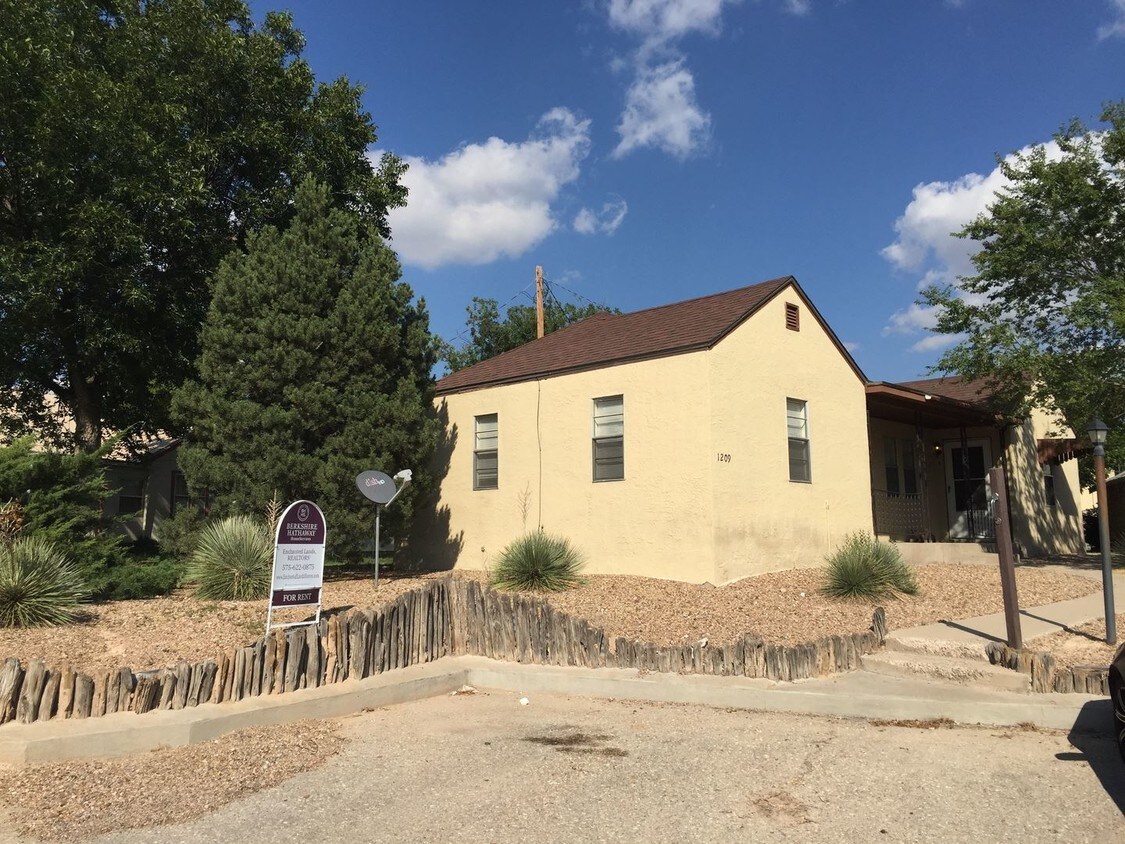1209 N Richardson Ave, Roswell, NM 88201 Room for Rent in Roswell, NM