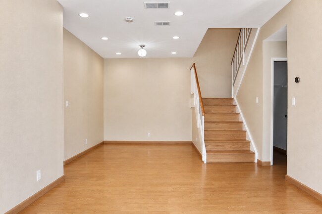 Foto del edificio - Amazing Spacious Home in Fremont w/Bonus Loft - Ardenwood!