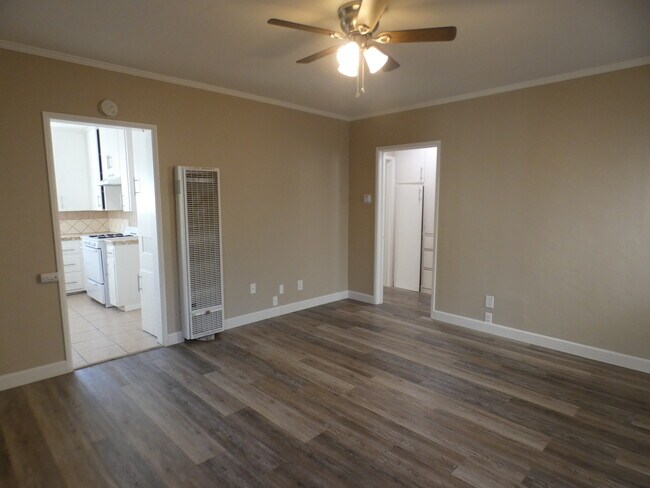 Building Photo - 2312 Cedar Ave