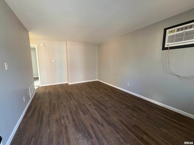 Foto del edificio - 140 W Bluff St