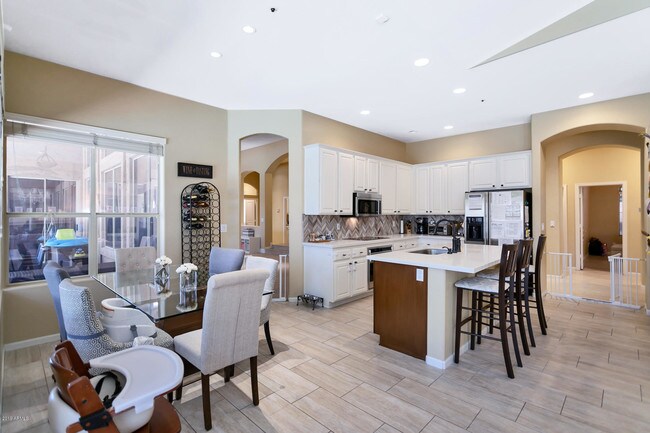 Building Photo - 9120 E Calle De Valle Dr
