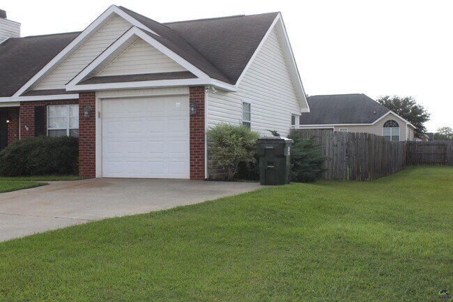 Building Photo - 202 Stirling Bridge Dr